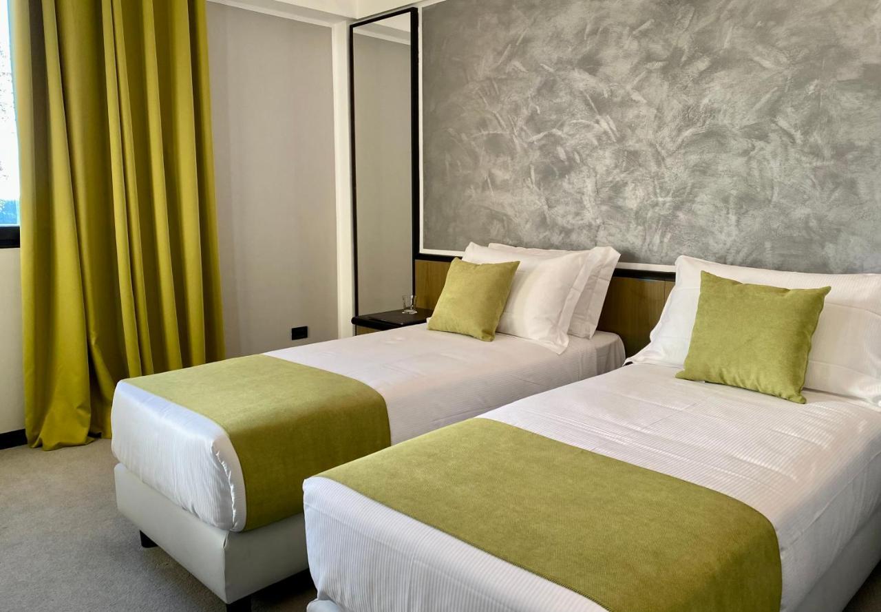 Hotel Gardenia Fiera Cermenate エクステリア 写真