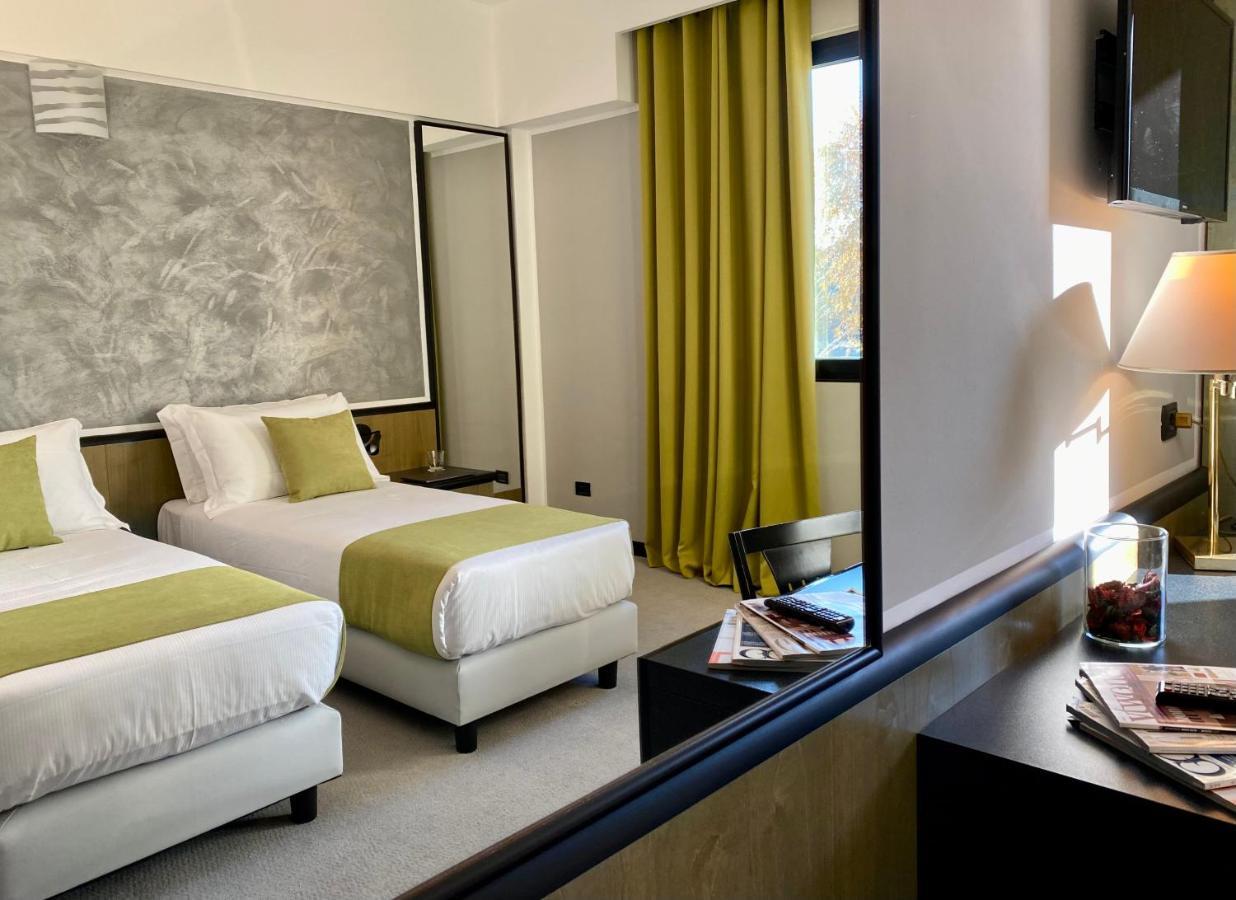 Hotel Gardenia Fiera Cermenate エクステリア 写真