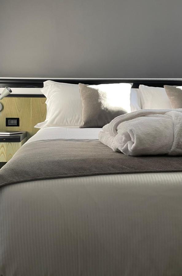 Hotel Gardenia Fiera Cermenate エクステリア 写真