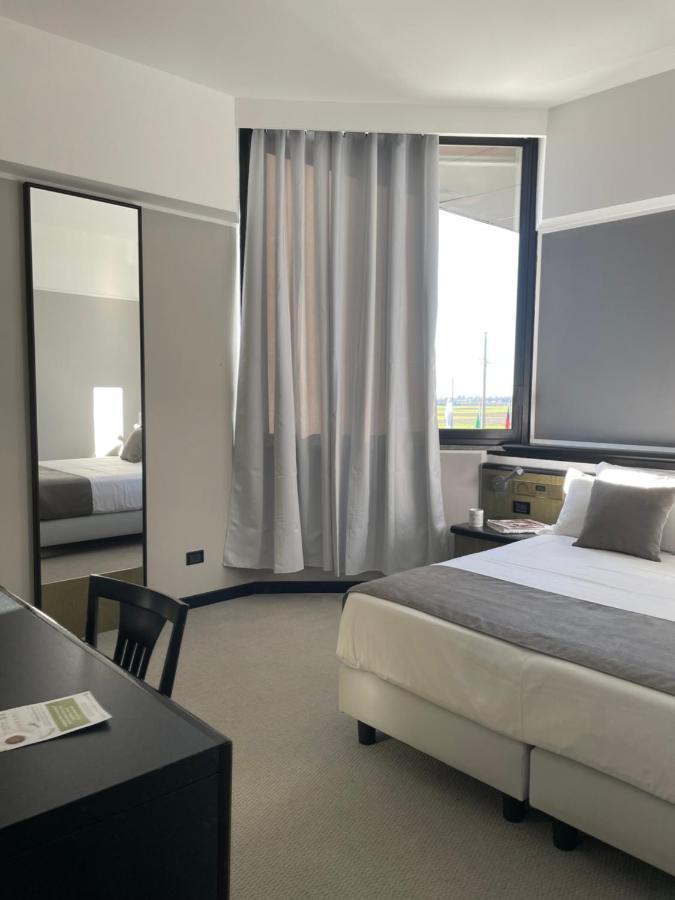 Hotel Gardenia Fiera Cermenate エクステリア 写真